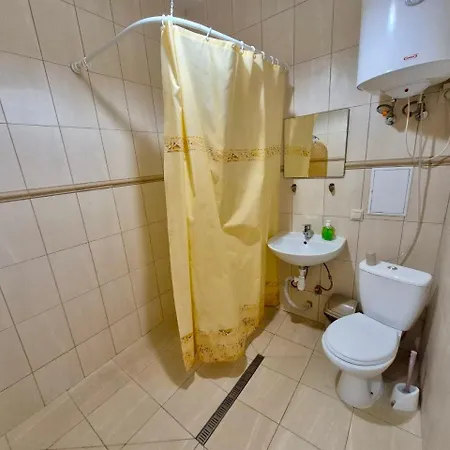 Metro Pechersk Apartment *